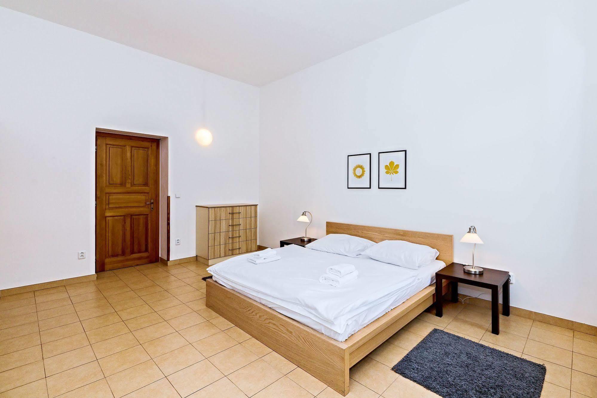 Ginosi Elema Apartel Praga Exterior foto